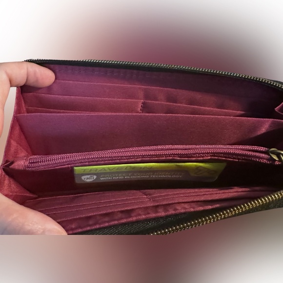 🆕 Travelon RFID Black Gold Hardware Zipper Clutch Accordion Wallet Wristlet - Picture 3 of 8